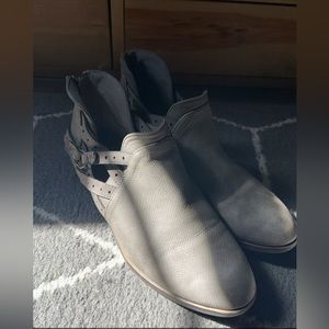 Maurice’s booties Women’s grey 8.5